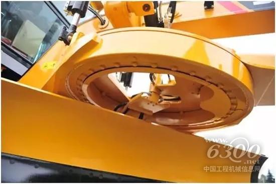 三一C8系列平地机作业装置采用回转支承结构
